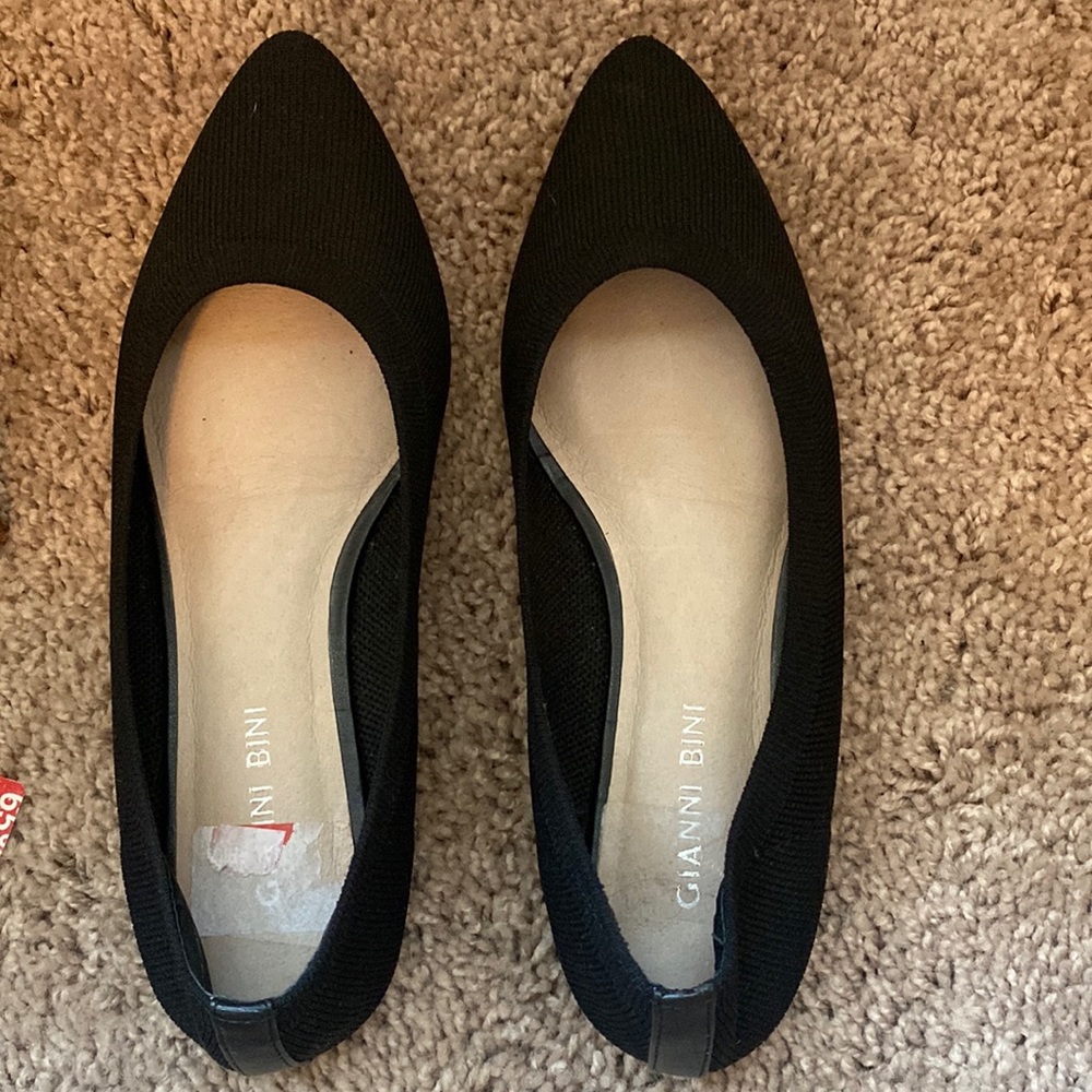 Gianni Bini black flats